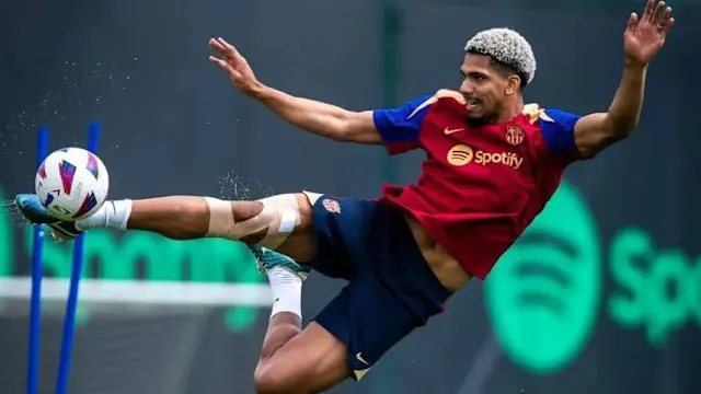 Barcelona đối mặt quyết định khó khăn: Bán Araujo hay giữ lại trụ cột?