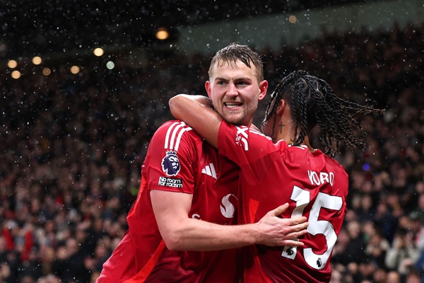 Manchester United: De Ligt dẫn dắt hàng thủ trẻ, vững chắc tương lai