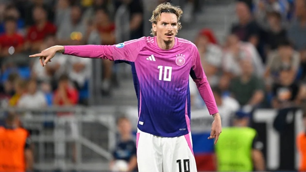 Bayern Munich và cuộc đàm phán “siêu khó” với Stuttgart vì chân sút Nick Woltemade