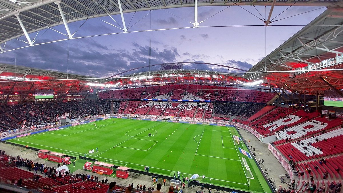 Red Bull Arena Leipzig: Huyền thoại được tái sinh